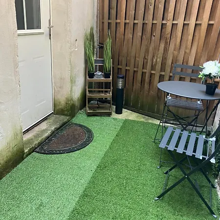 Secret , Cathedrale Saint Benigne Au Calme