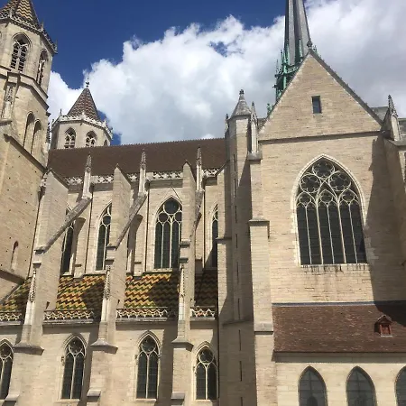 Secret , Cathedrale Saint Benigne Au Calme Dijon