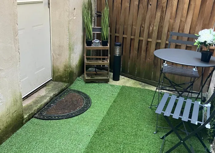 Secret , Cathedrale Saint Benigne Au Calme