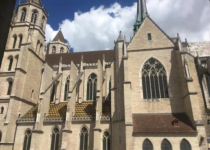 Secret , Cathedrale Saint Benigne Au Calme Dijon